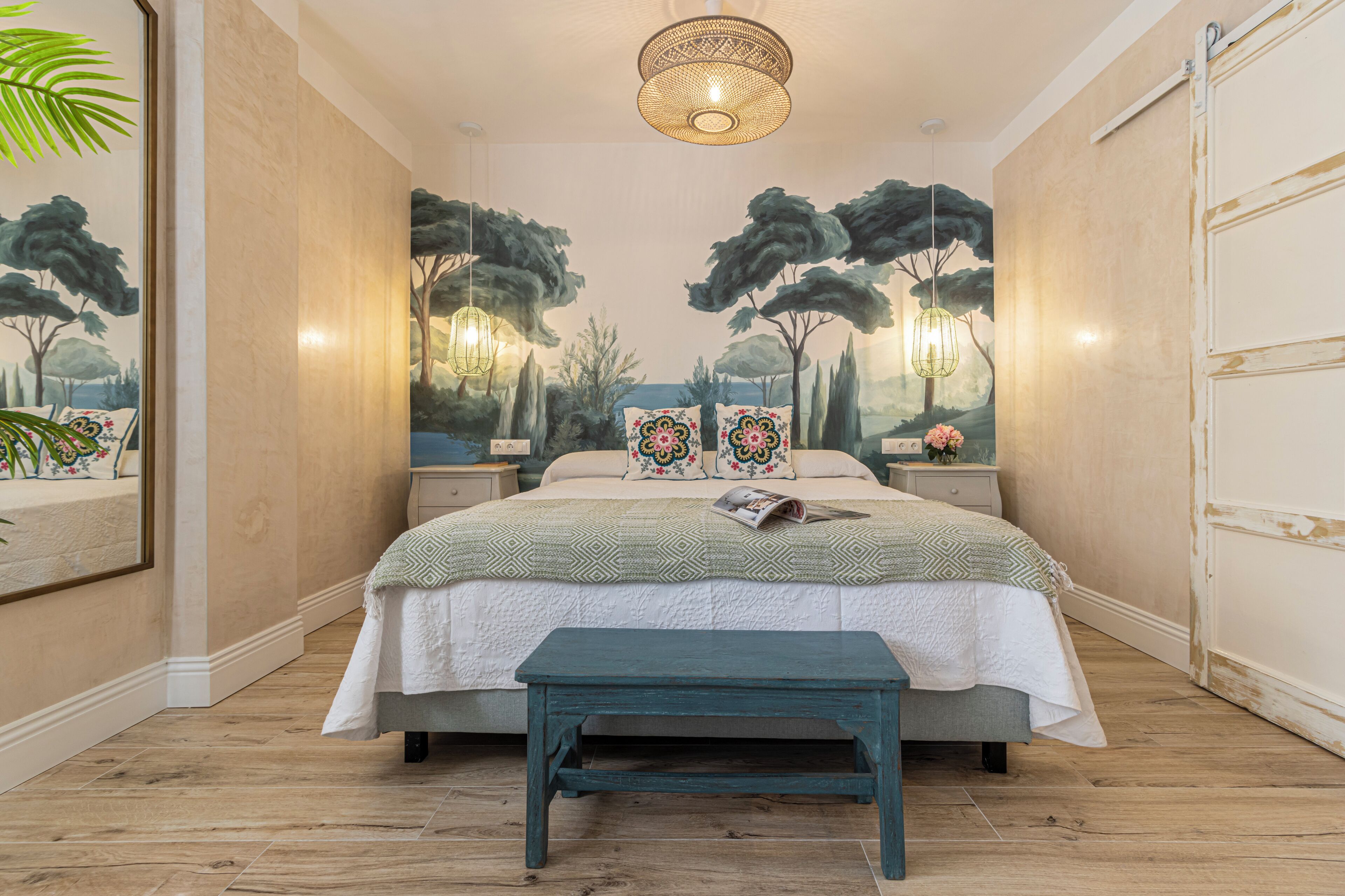 Silitysrauta/-lauta, Wi-Fi, vuodevaatteet