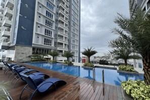 Outdoor pool - Podomoro City Deli Medan Tower Empire - Japandi Style - 87m - Premium Apartment (Medan)