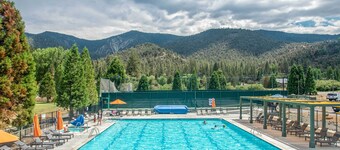 Golf & Swim! Pine Mtn Club Retreat w/ Game Area