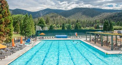 Golf & Swim! Pine Mtn Club Retreat w/ Game Area
