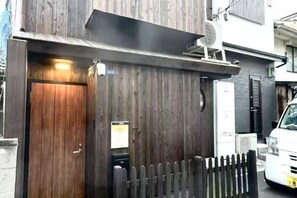 Unclassified image, 2 of 7, button - 「JIAMIN」2-9 people 2 bedrooms 2 bathrooms 1 bathroom 1 living room 1 kitchen (Osaka)
