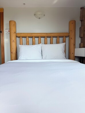 Interior - Lodge & Lantern (Golden)