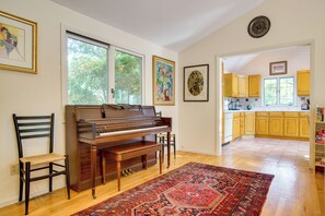 House (4 Bedrooms) | Interior