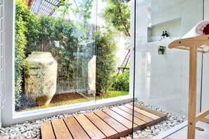 Cribs/infant beds