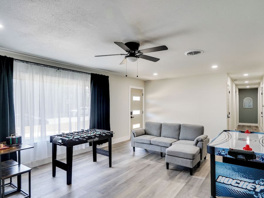 House (4 Bedrooms) | Front of property