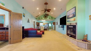 Lobby - Ohana: 5  BR, 2  BA House in Crystal Beach, Sleeps 10 (Bolivar Peninsula)