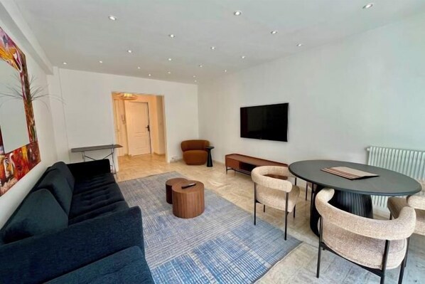 Room - Viva Riviera Large 3 Bedrooms with balcony (Cannes)