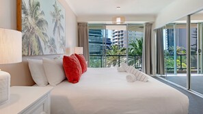 3 slaapkamers, een strijkplank/strijkijzer, gratis wifi, beddengoed