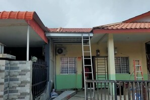 A residential building with a tiled roof, a covered porch, and a ladder. - Comfy Transit Tawau-Semporna (Tawau)