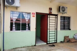 Room - Comfy Transit Tawau-Semporna (Tawau)