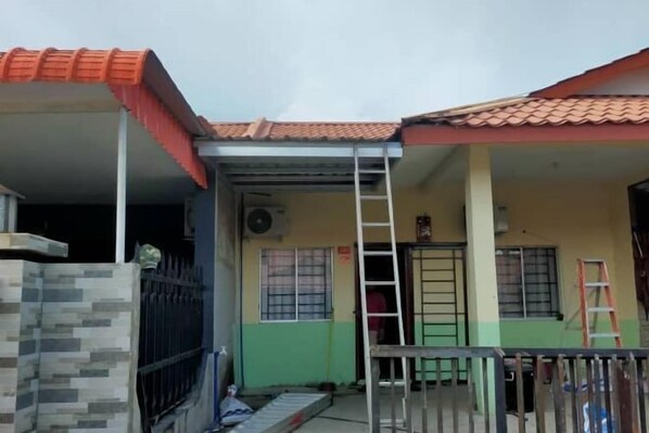 Room - Comfy Transit Tawau-Semporna (Tawau)