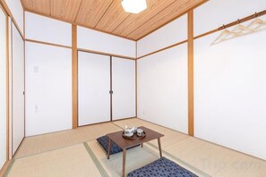 Unclassified image, 4 of 38, button - KIRAKU･RAKUTEI (Kyoto)