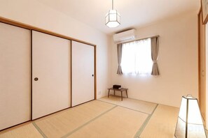 Unclassified image, 3 of 38, button - KIRAKU･RAKUTEI (Kyoto)