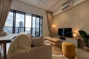 Living area - 3R3B KLCity CentreView - 8 pax (Kuala Lumpur)