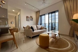 Living area - 3R3B KLCity CentreView - 8 pax (Kuala Lumpur)