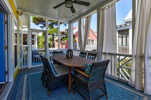 تناول الطعام بالخارج