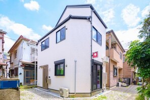 Unclassified image, 3 of 10, button - Hana House Tokyo - Private House (Tokyo)