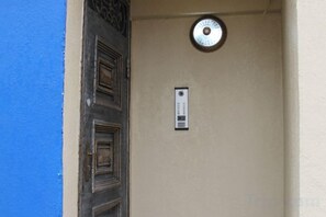 Unclassified image, 4 of 26, button