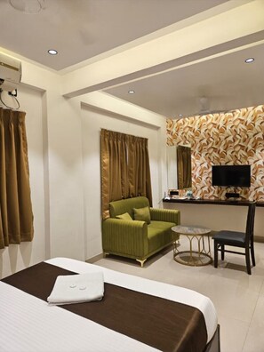 Free WiFi, bed sheets - Lotus Excutive Maharashtra (Pune)