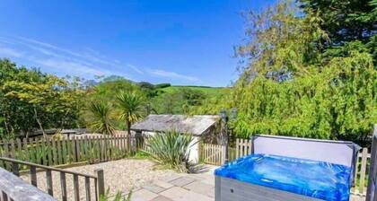 Streamways Slps 12-16 Hot Tub with Views & Cabin