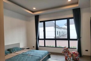 Hồ bơi ngoài trời