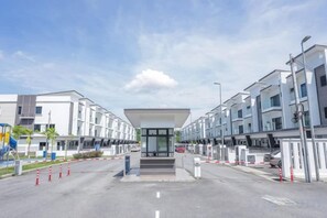 Unclassified image, 5 of 7, button - Airport#F1#KLIA#Mitsui#Transit#INTI#NILAI#SepangF1 (Sepang)