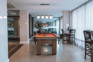 Games room - City Views & Comfort Awaits in this 2-Room, 3-Bed Stay for Couples & Friends (Paraná)
