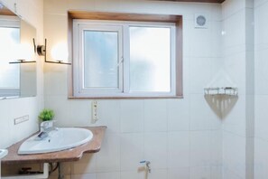 Unclassified image, 3 of 28, button - VietHOME - 22 Pho Hue - Duplex 67 (Hanoi)