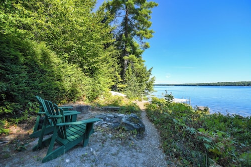 Cozy Hidden Retreat on Thompson Lake with Beautiful Clear Shoreline