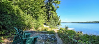 Cozy Hidden Retreat on Thompson Lake with Beautiful Clear Shoreline