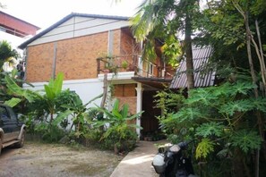 مواقف سيارات مجانية