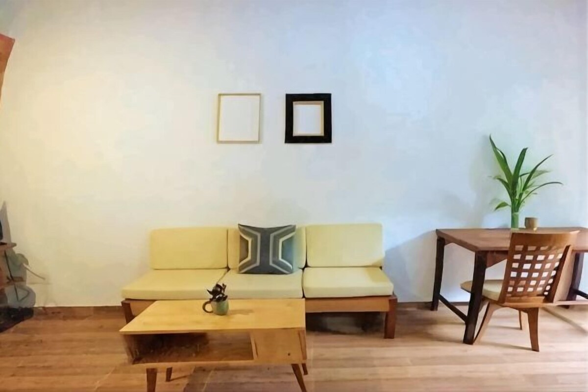 Cribs/infant beds