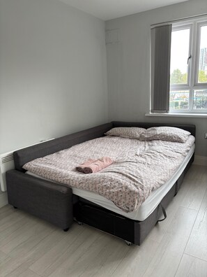 1 chambre, fer et planche à repasser, lit parapluie, Wi-Fi gratuit