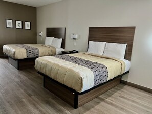Habitación estándar doble | Escritorio, espacio para trabajar con un portátil, cortinas opacas