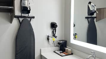 욕조, 타월, 비누, 샴푸