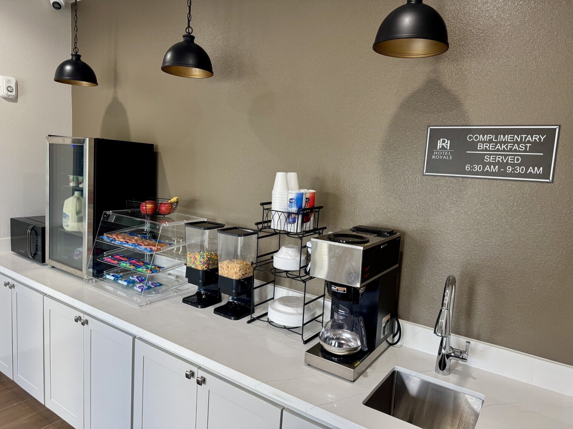 Free daily continental breakfast 