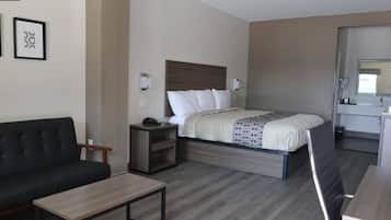 Escritorio, espacio para trabajar con laptop y cortinas blackout