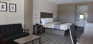 書桌、筆電工作空間、遮光布/窗簾、熨斗/熨衣板