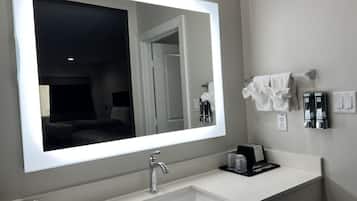 Bathtub, towels, soap, shampoo