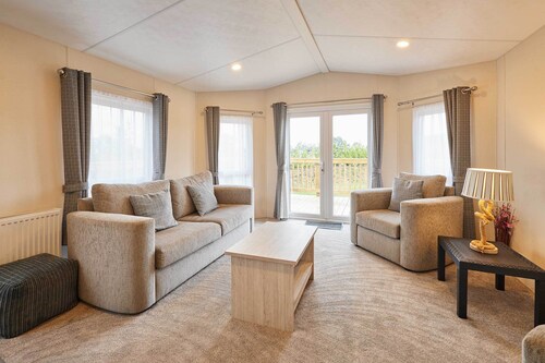 Host & Stay | Deer View Lodge