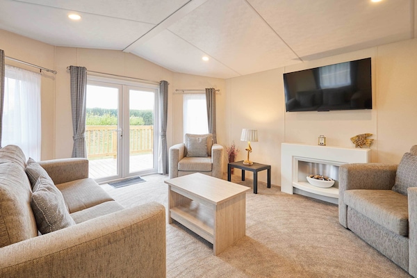 Deer View Lodge, Pickering - Host & Stay