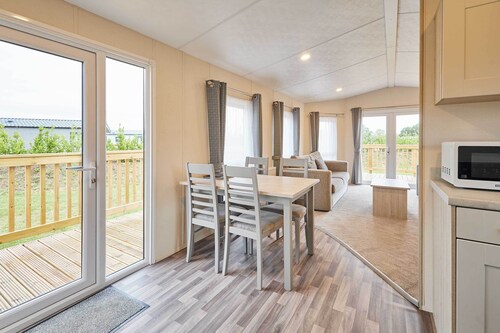 Host & Stay | Deer View Lodge