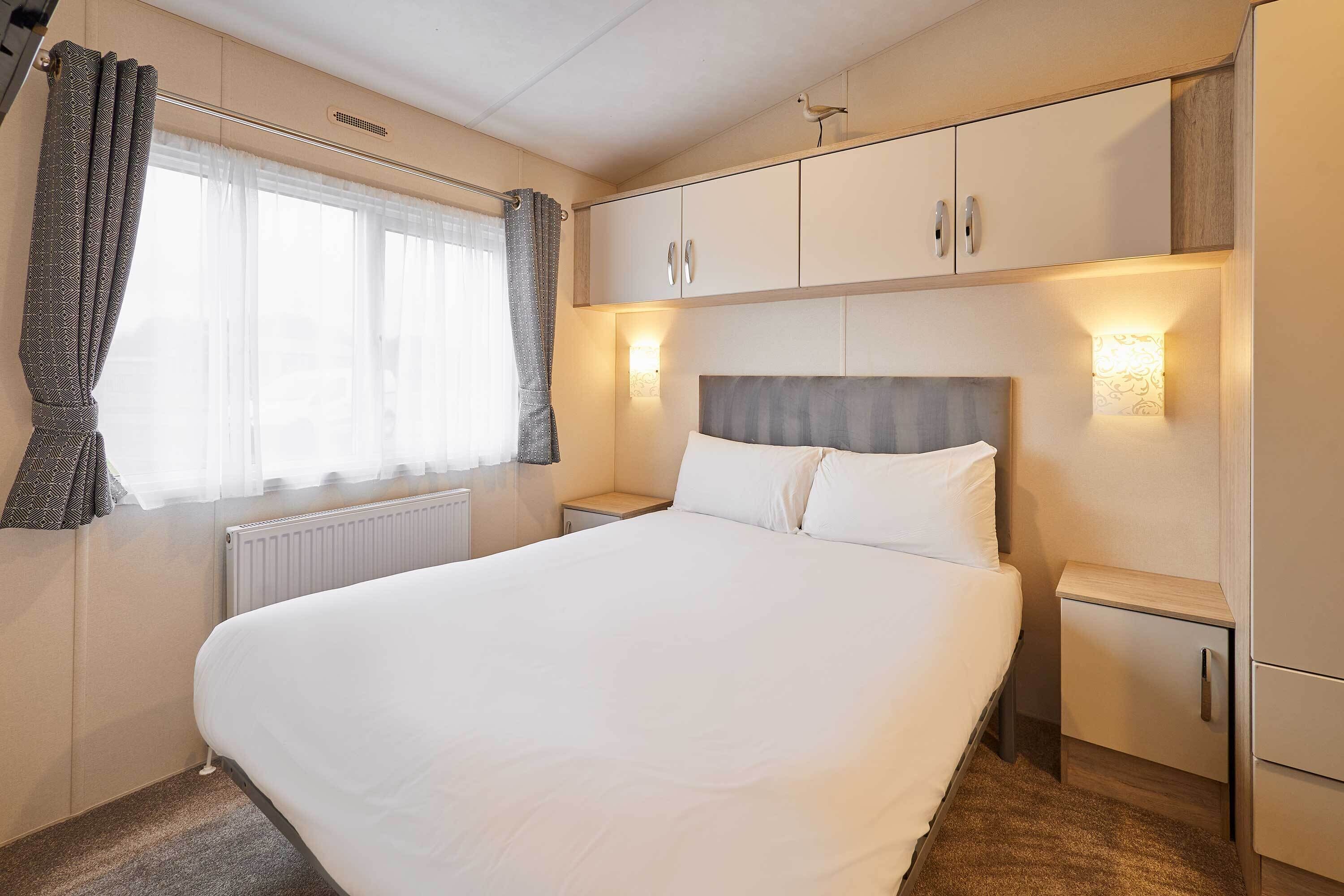 2 bedrooms, iron/ironing board, bed sheets