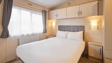 2 bedrooms, iron/ironing board, bed sheets