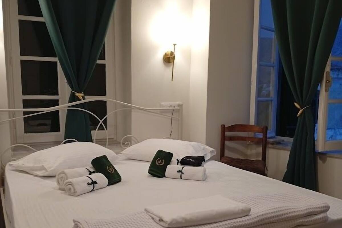Deluxe Double Room, Balcony, Harbour View | Egyptian cotton sheets, premium bedding, in-room safe