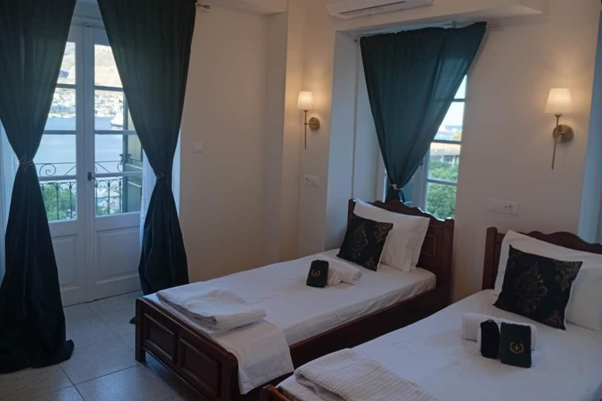 Egyptian cotton sheets, premium bedding, in-room safe