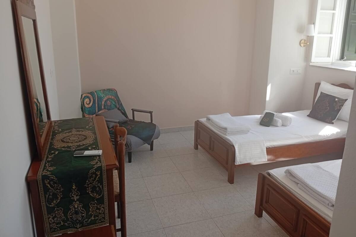 Egyptian cotton sheets, premium bedding, in-room safe