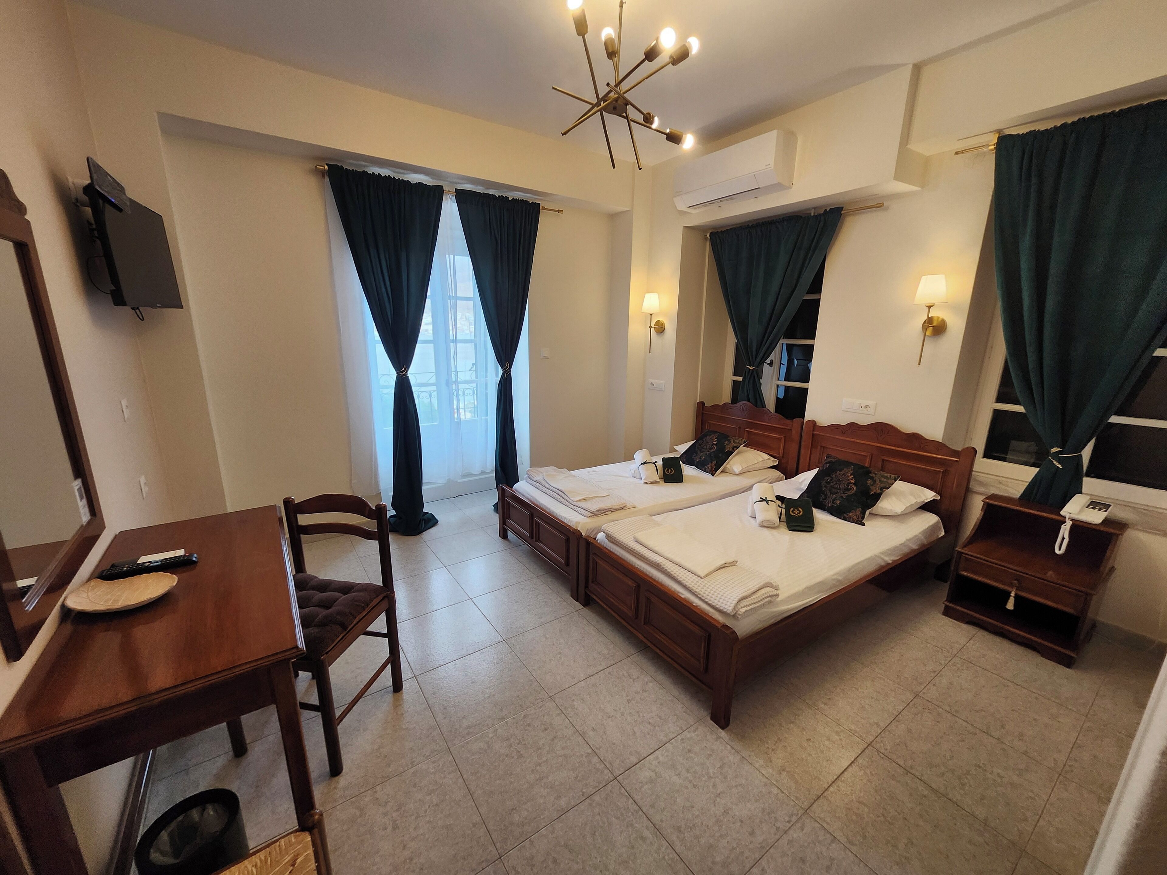 Deluxe Twin kamer, balkon, uitzicht op haven | Lakens van Egyptisch katoen, luxe beddengoed, een minibar