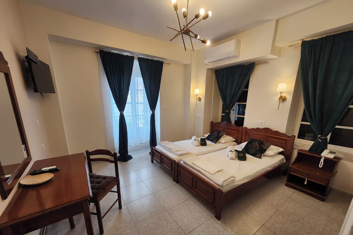 Deluxe Twin Room, Balcony, Harbor View | Egyptian cotton sheets, premium bedding, minibar, in-room safe