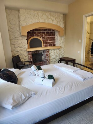 Deluxe Double Room, Balcony, Harbor View | Egyptian cotton sheets, premium bedding, minibar, in-room safe - Archontiko Hotel (Kalymnos)